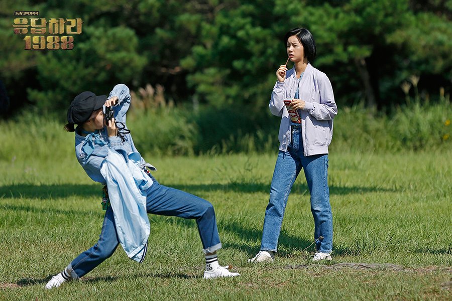 请回答1988德善所穿什么颜色毛衣,请回答1988德善所穿什么毛衣