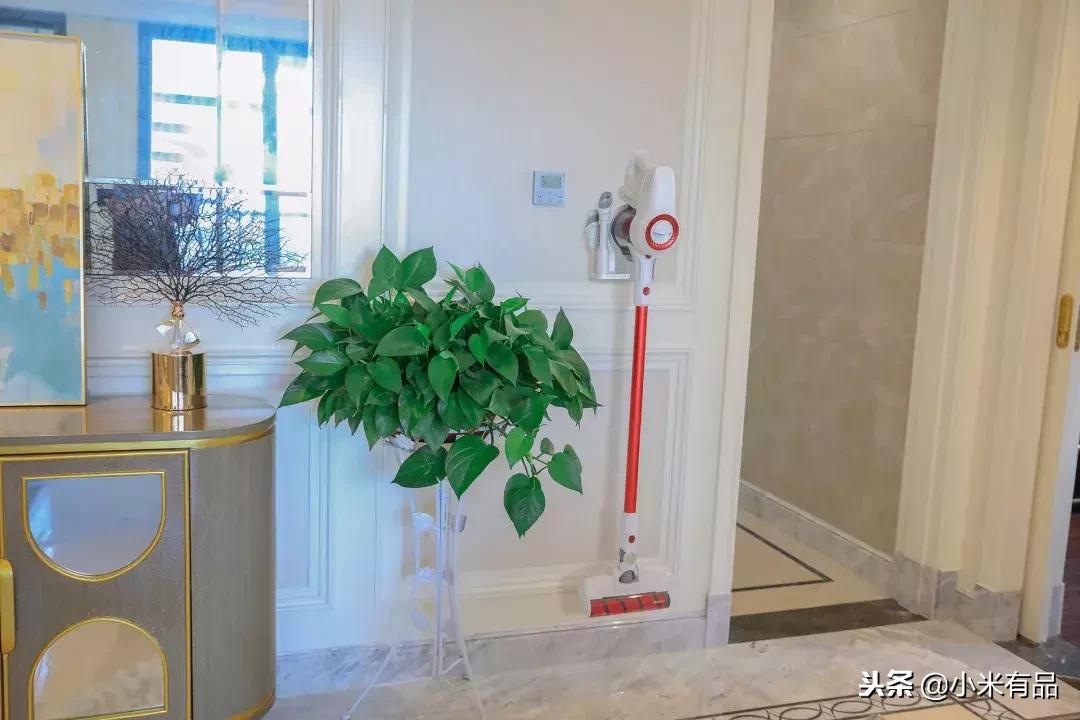 戴森v8和小狗t11吸尘器对比,戴森吸尘器与国产吸尘器吸力对比