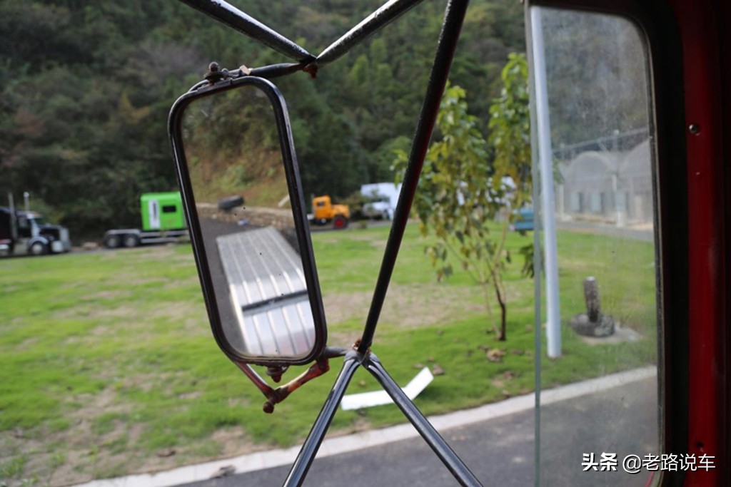 斗牛犬品牌卡车,斗牛犬在汽车上的视频