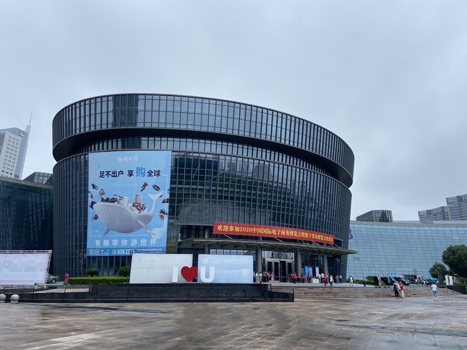 被阿里拼多多挤压的义乌，为何还能成为5万名网红直播的聚集地？