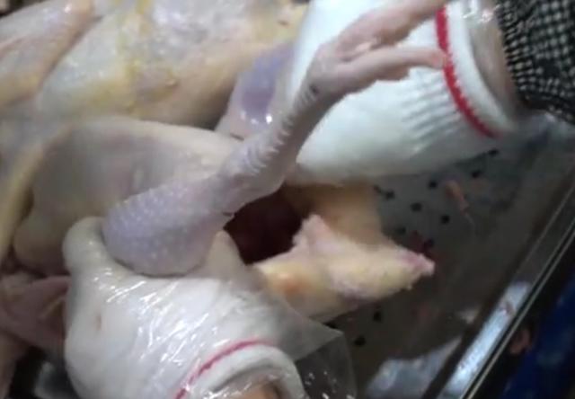 山东美女靠一锅盐发家,3年开8家店,月入至少30万,全城独一份