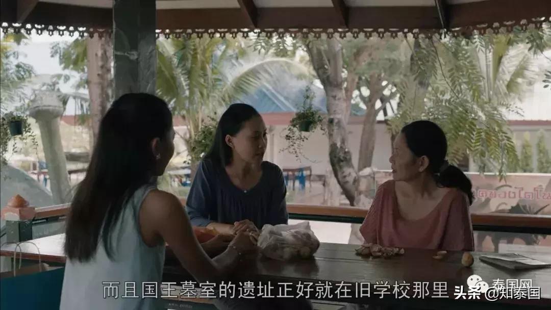 被士兵“上身”的年轻女巫，为何要去舔舐老女人伤痕累累的大腿？