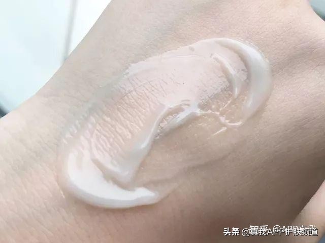 想要清爽提亮的面霜,想要特别滋润的护肤品选哪个