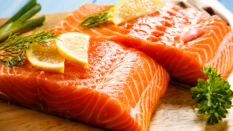 生吃三文鱼腥不腥,三文鱼怎样吃更好吃更简单