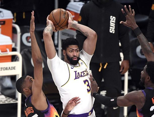 浓眉打4号位和5号位哪个厉害,浓眉两次移动挡拆