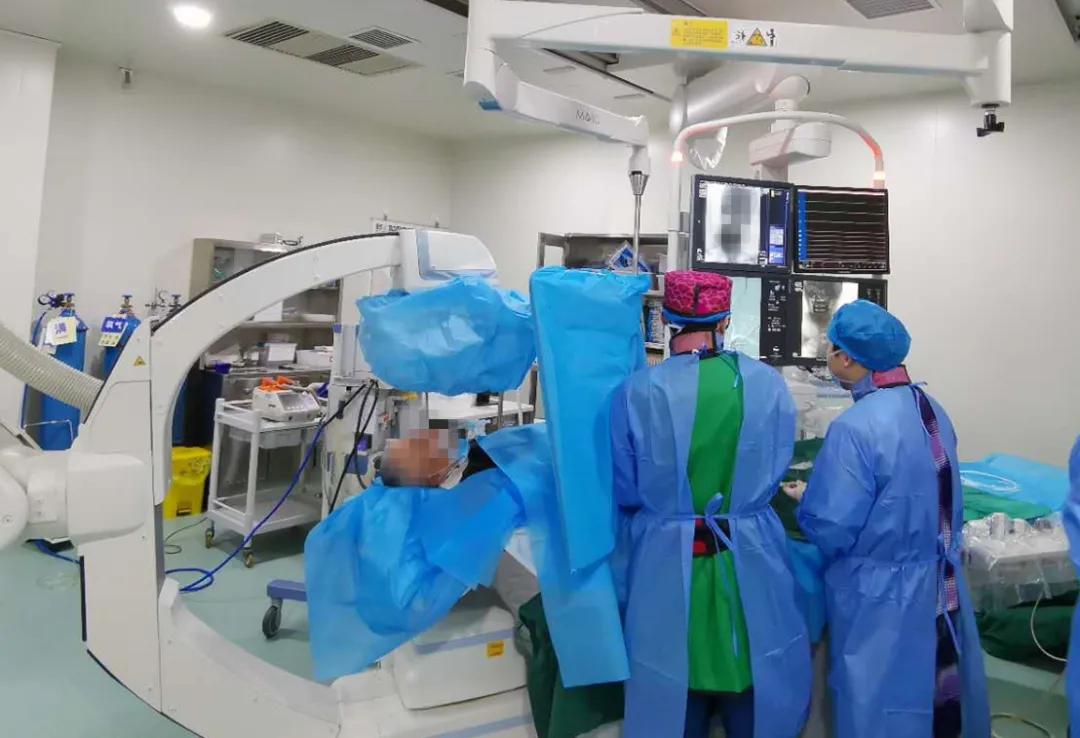 老年人夜间突发寒战高热呕吐,老人突发高热