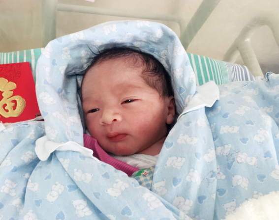 宝宝频繁吃奶会不会被撑到,宝宝吃奶时间和奶量表