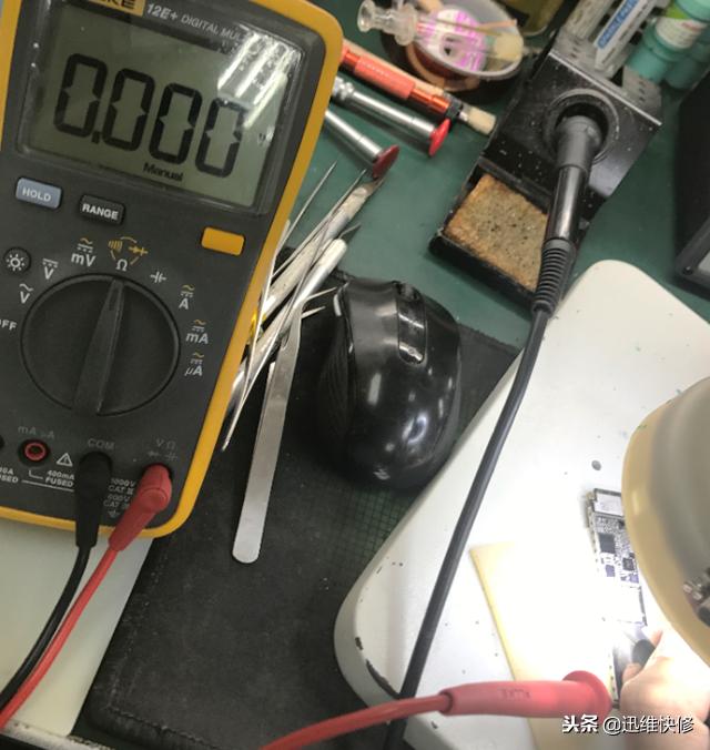 iphone8p黑屏无法开机手机发烫,苹果iphone8p开机一直显示白苹果