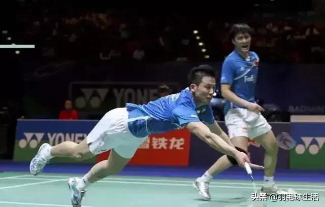 羽毛球业余双打实战技巧,羽毛球双打发球违例