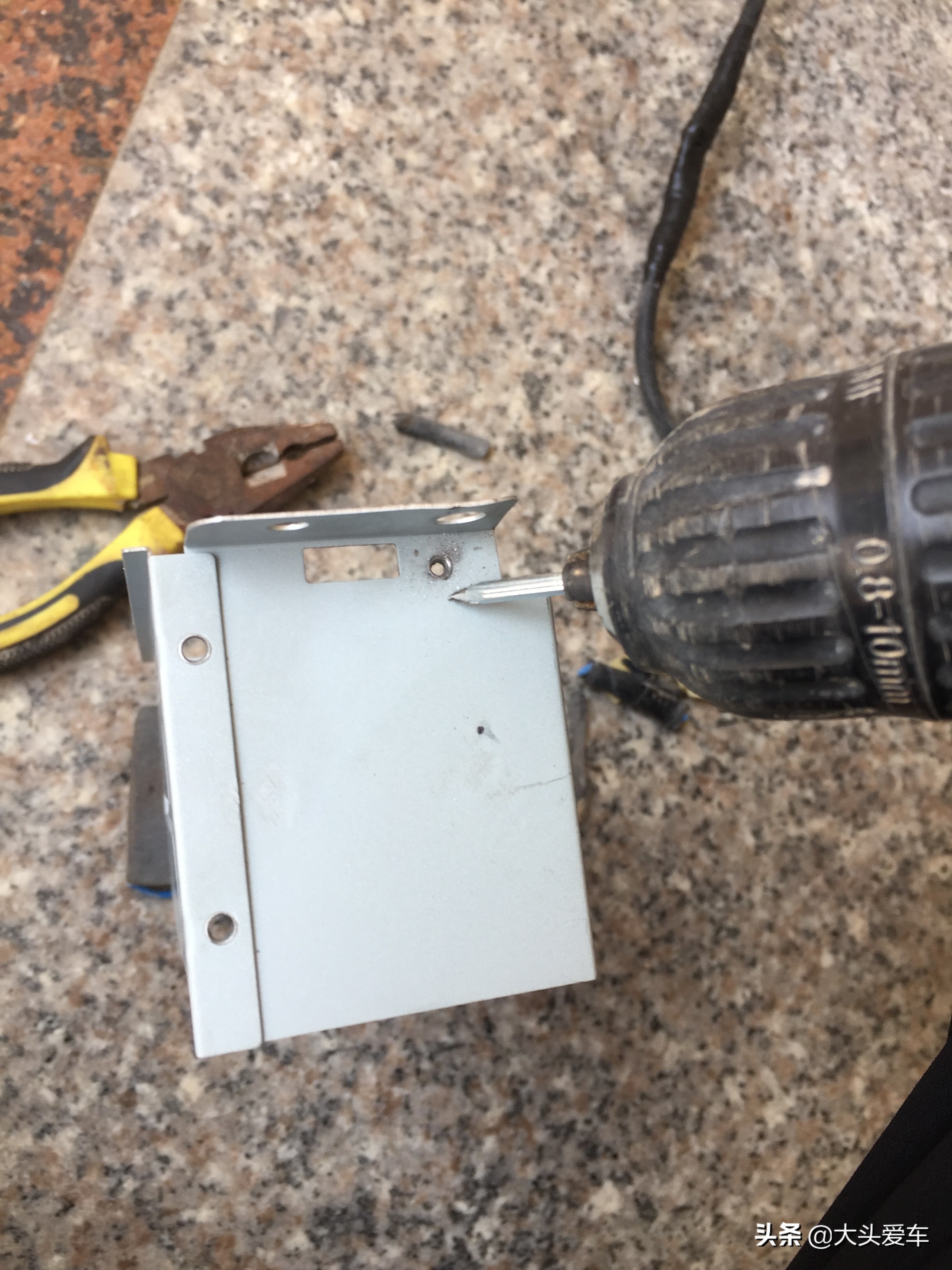 12年奔奔mini换收音机,12年二手奔奔mini