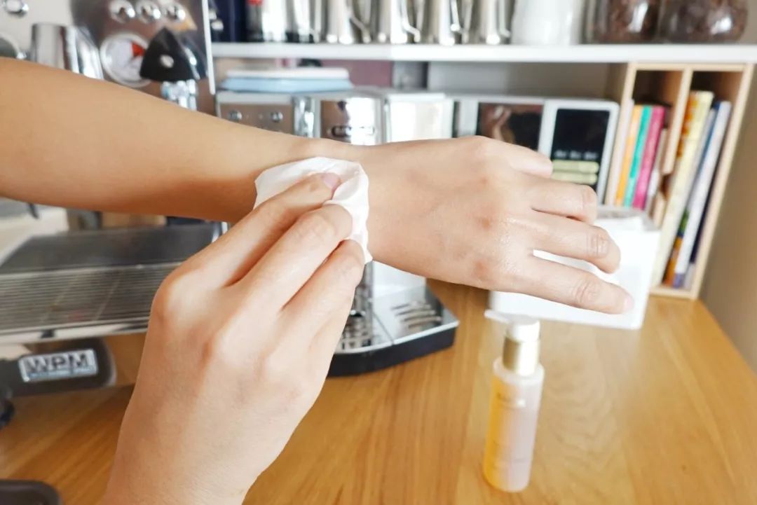 朋友圈精致生活却一地鸡毛,精致朋友圈背后的真实故事