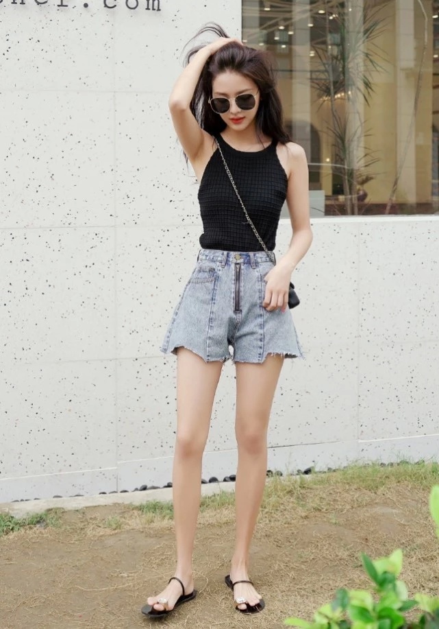 章若楠白裤子蓝衬衫,章若楠你也有今天剧中短袖穿搭