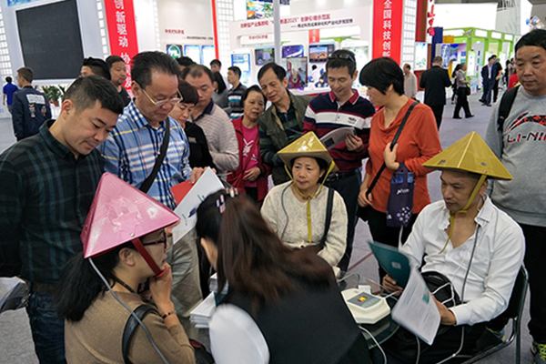 你以为的孝可能是愚孝：不是父母易受骗，而是你从不心疼他们的痛