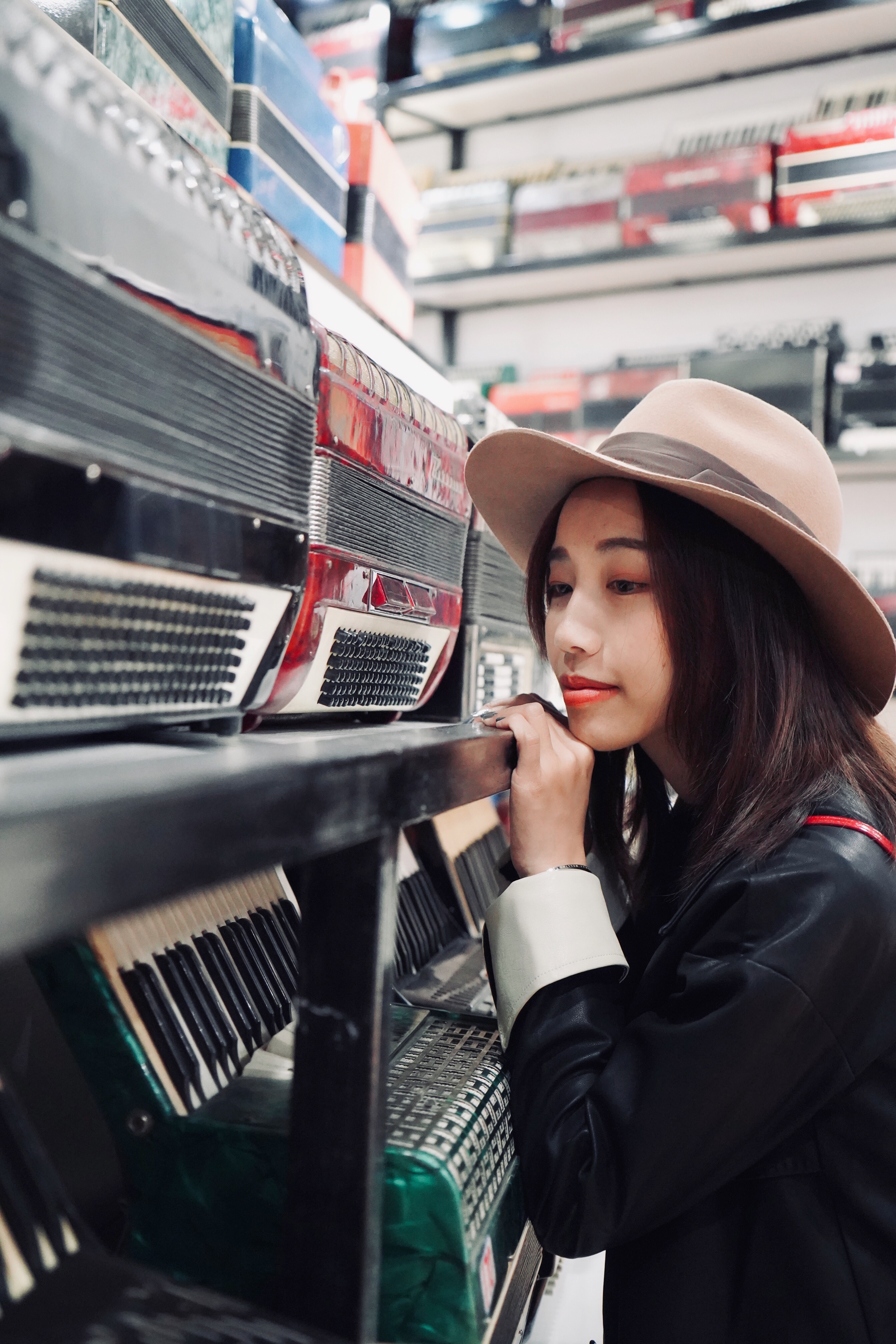 伊犁手风琴歌曲大全100首,新疆伊犁手风琴演奏