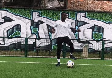 十大足球技巧过人动作,30秒掌握10种足球基本功