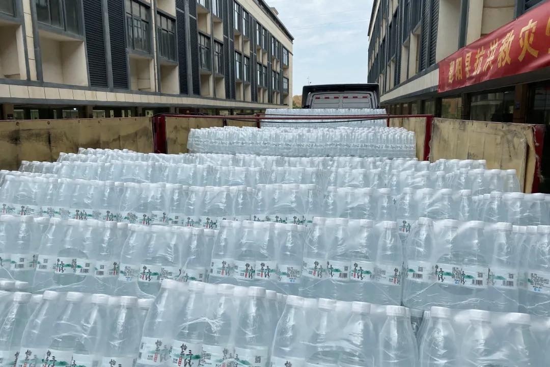 抗洪公益救援行动,为爱出发的公益活动