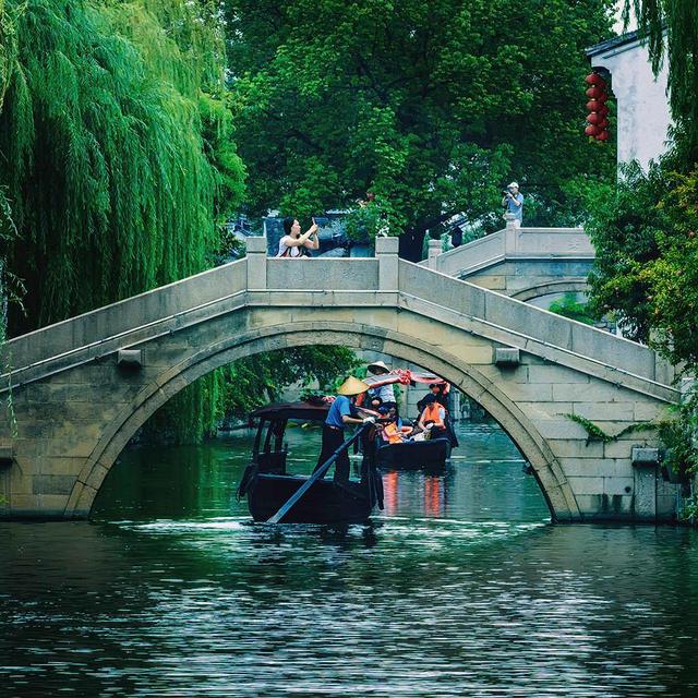 语文课文你站在桥上看风景,中学课文站在桥上看风景