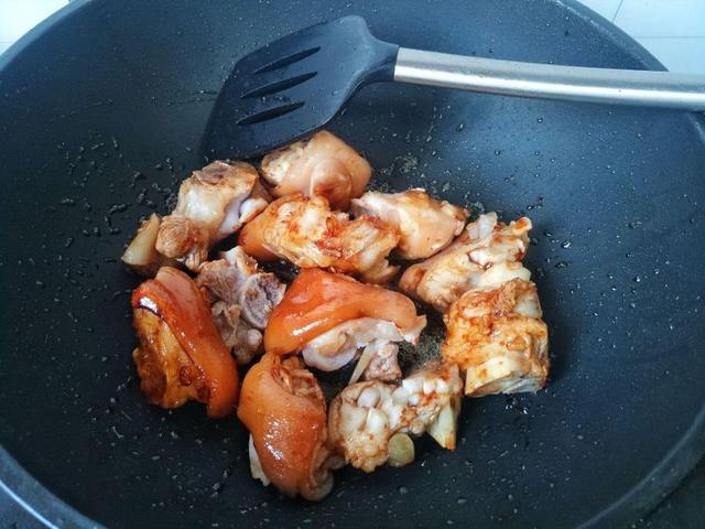 香辣卤猪蹄满嘴都是肉太好吃了,卤猪蹄吃不完需要热吗