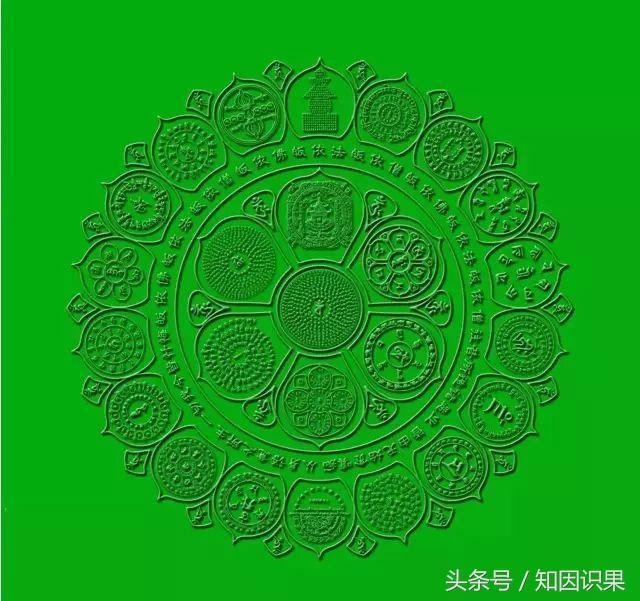 看事的师父说：你老祖先在你身上，还有你背上有很多衣服和化妆品