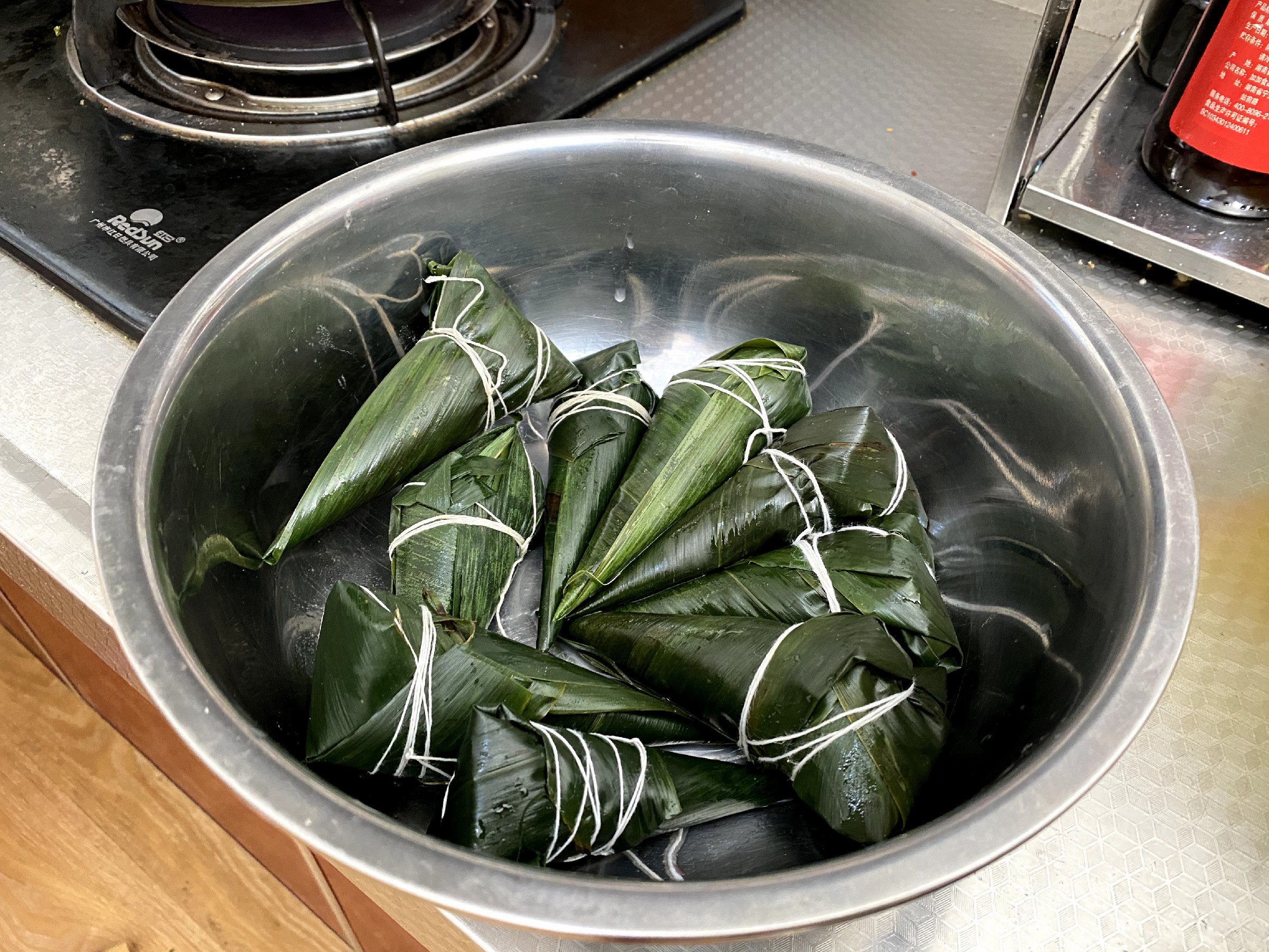 吃不完的粽子晒干炸着吃吗,吃不完的粽子直接放室外会坏吗