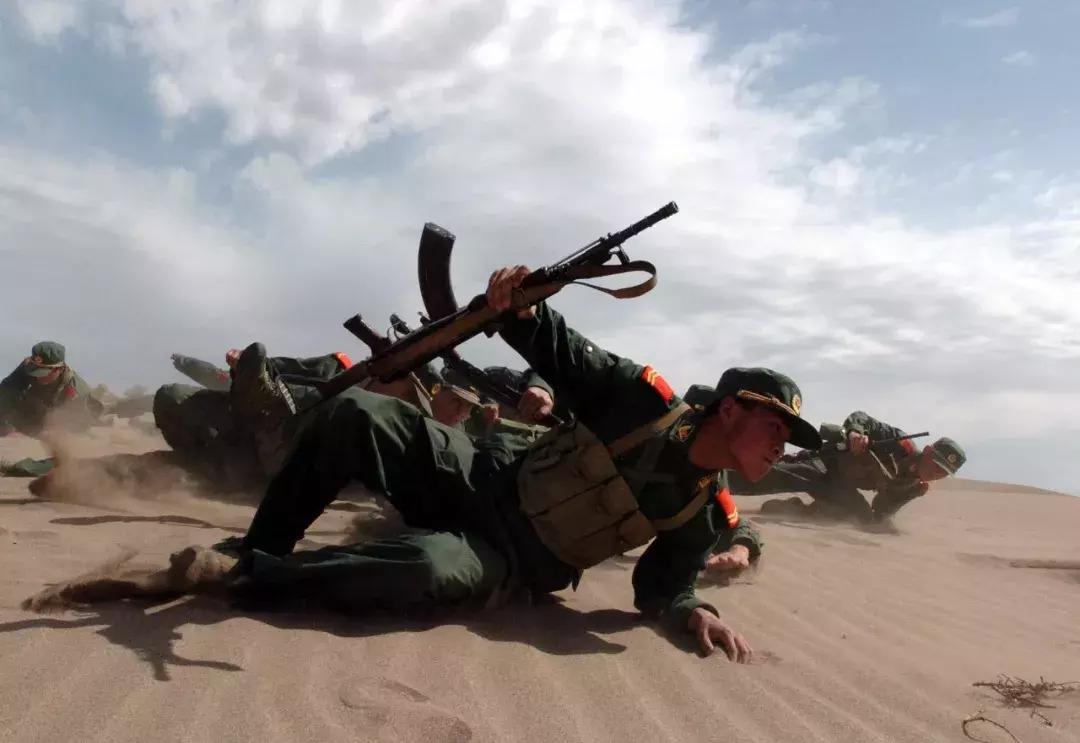 不穿军装的边防军人,军装公安边防