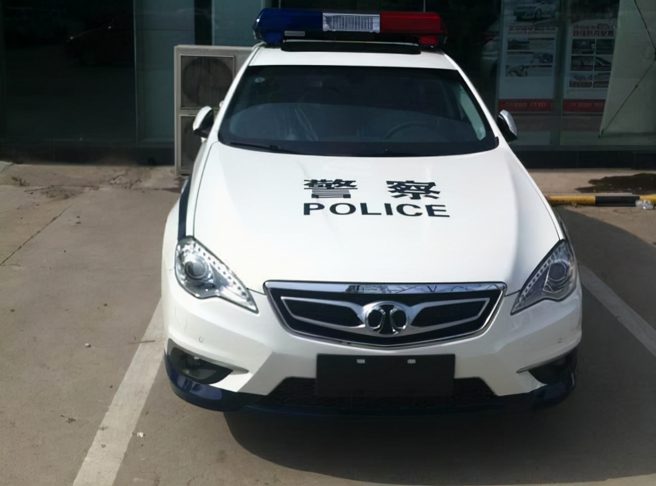 同样是警察,同样是警车为什么美国的警车好看