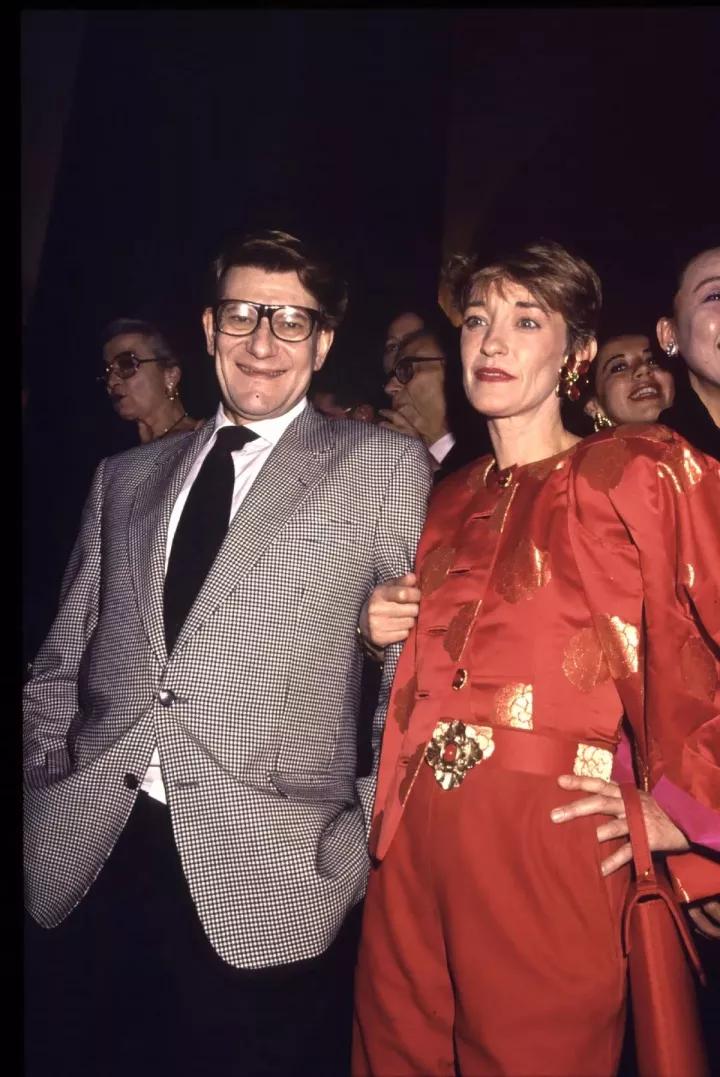 优雅与激情的化身，这个混迹巴黎40年的混血女人真致命