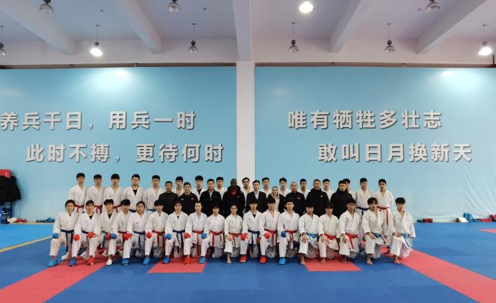 浙江省体育局郑瑶打乒乓球,郑瑶湖州市体育局