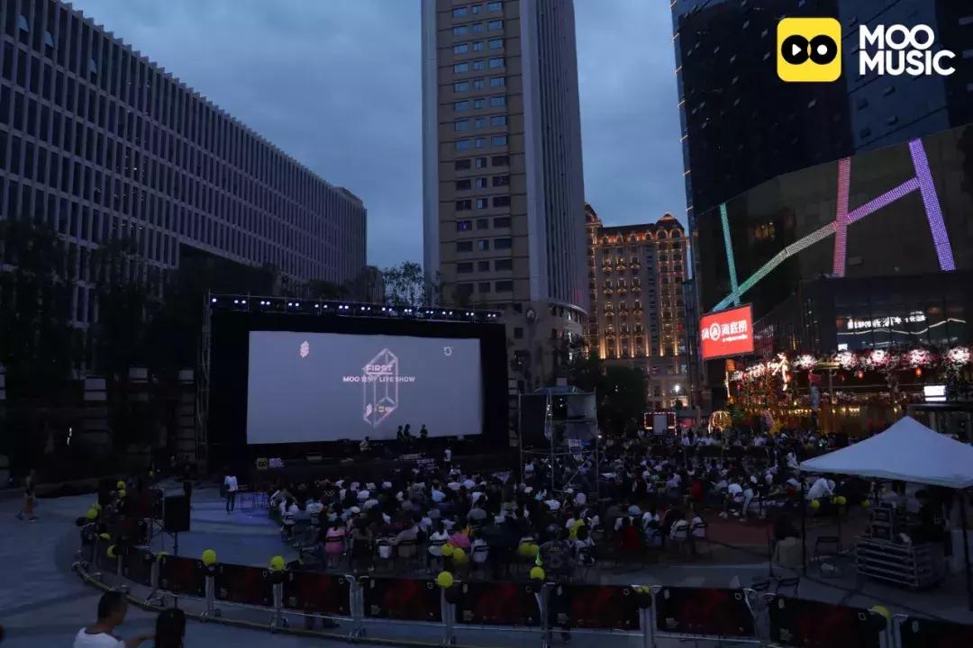 戴上眼罩该听什么歌,戴着眼罩弹钢琴