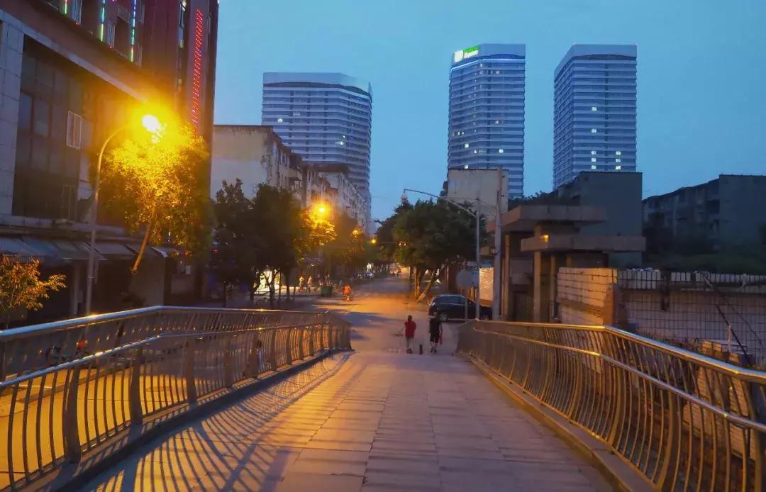 荷花池vs春熙路,成都荷花池攻略技巧