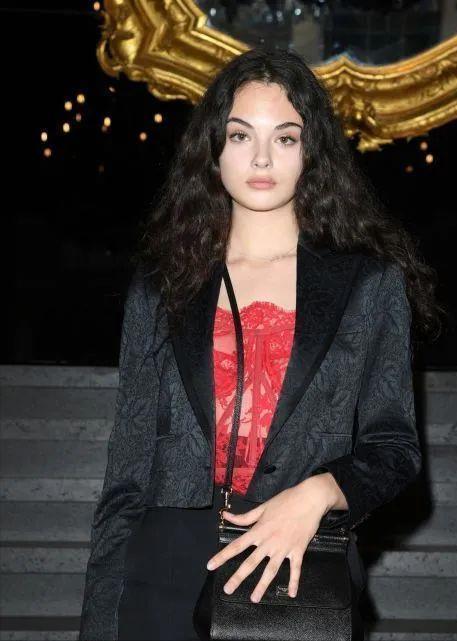 意大利女神莫妮卡·贝鲁奇，17岁女儿长得真漂亮，继承妈妈的美貌