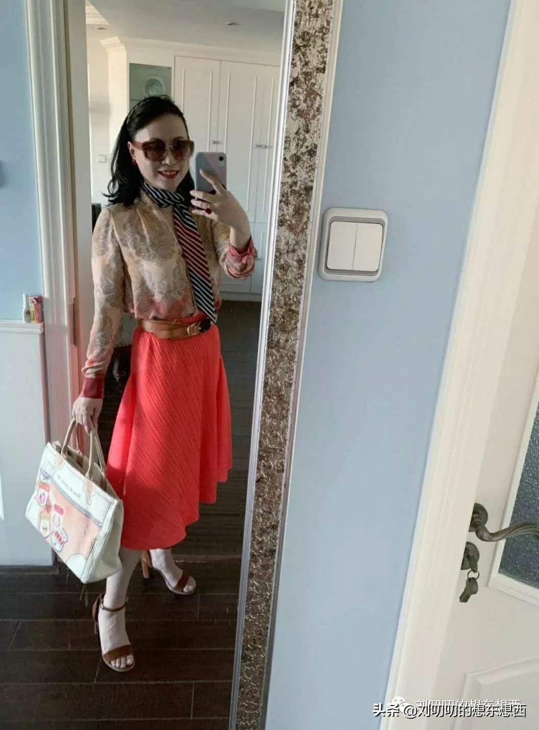 亮橘色穿搭,一日一look怎么搭配衣服