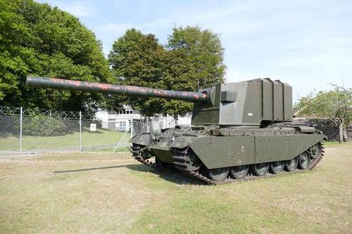 英国fv101蝎子轻型坦克,英国fv215b183现实原型