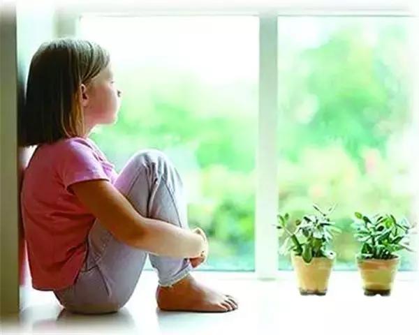 孩子内向胆小不爱说话怎么引导,孩子胆小懦弱打不还手如何训练