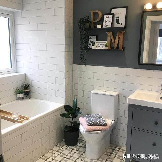 她家极简装修,镜子贴墙上轻奢女孩房间