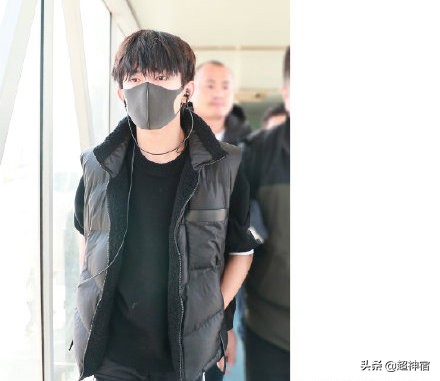 明星机场穿搭秋冬大衣,明星同款背心马甲外套穿搭