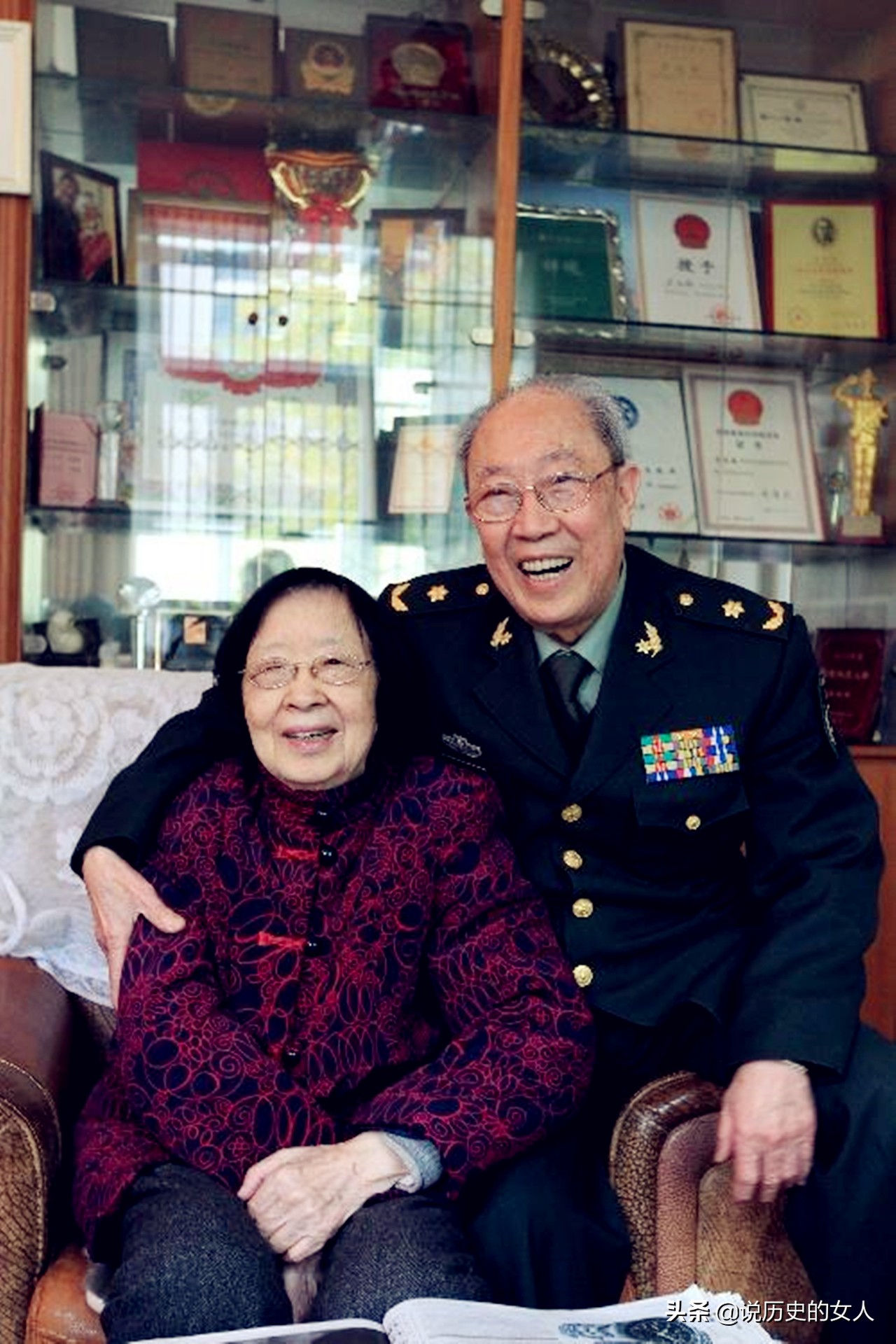 他被誉中国肝胆外科之父，从医75年挽救15000生命，被小行星命名