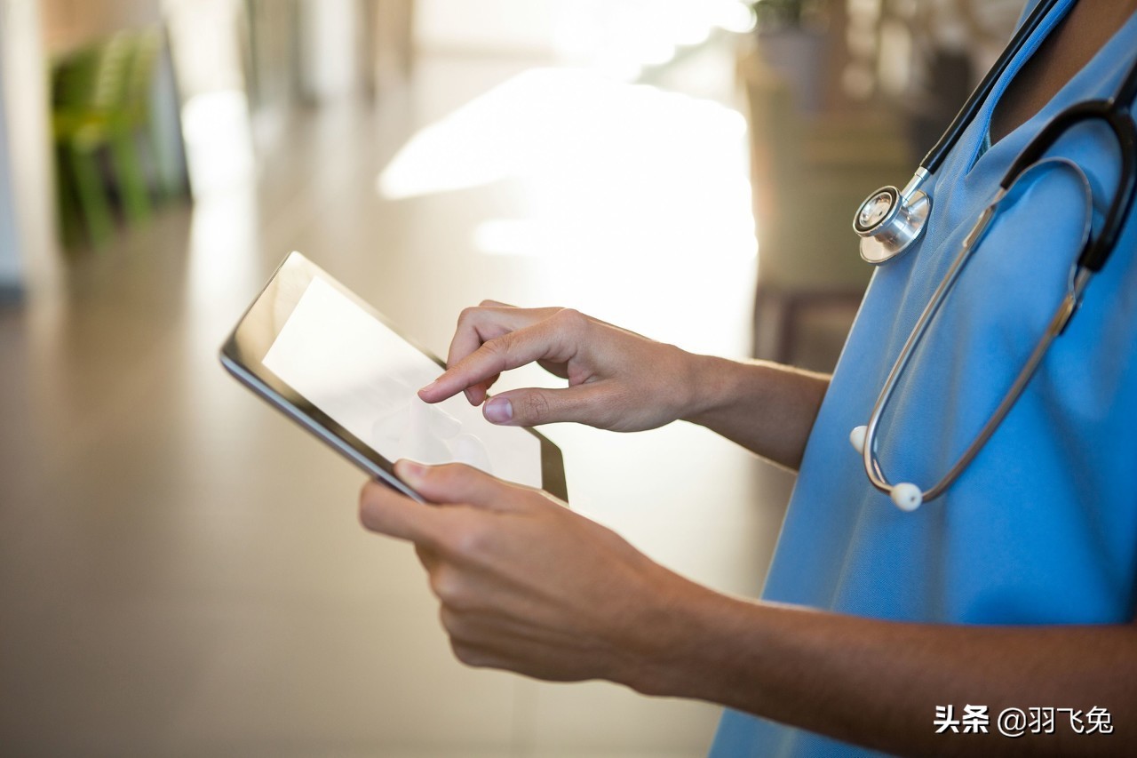 脸上有一团血丝红团,老人脸上血丝特别重