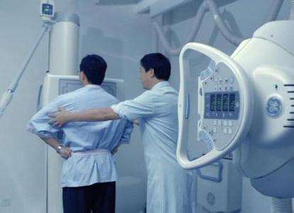 脑洞真大，物理学家DerekMuller用吃香蕉来解说医疗辐射