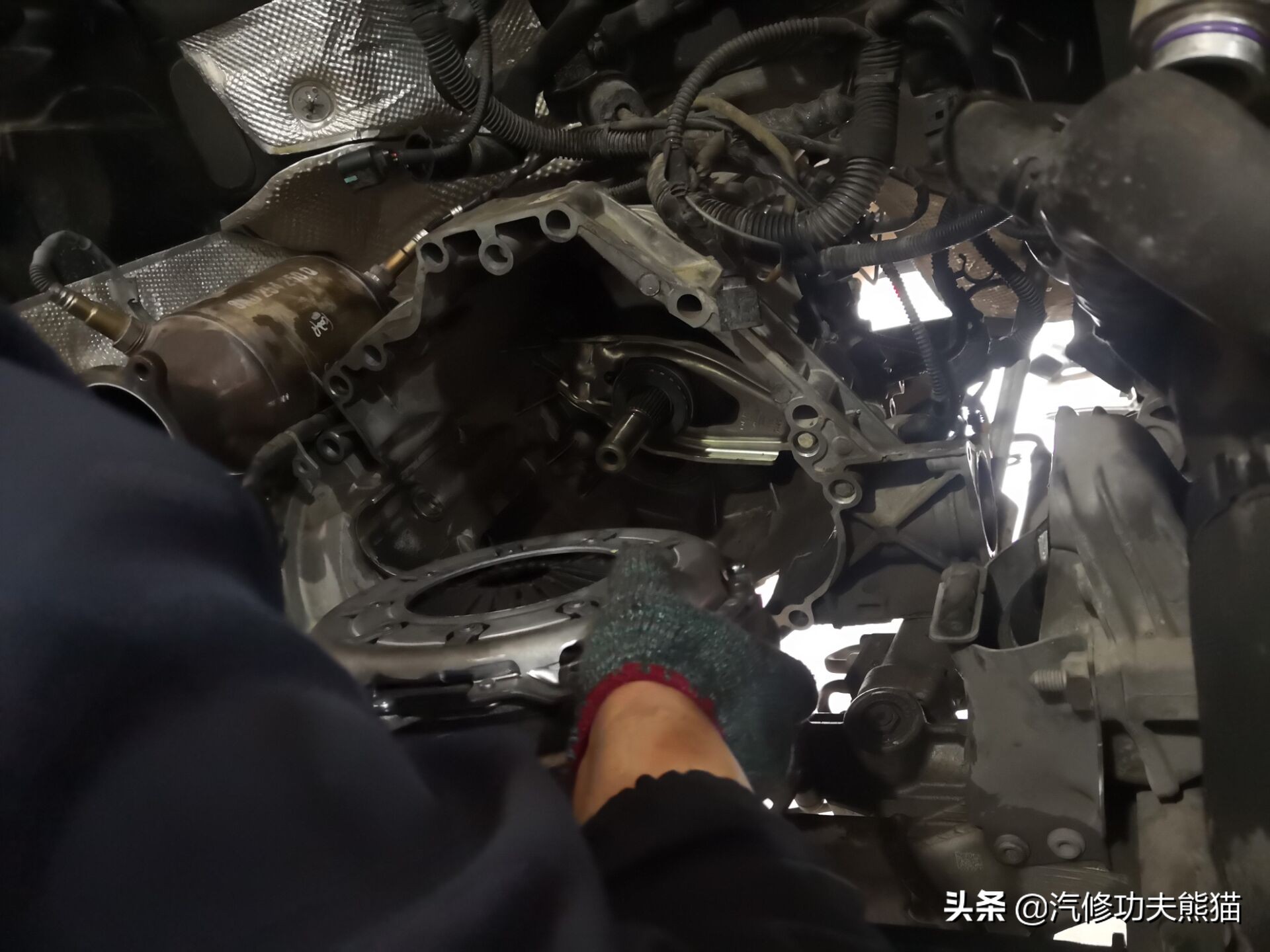 2013奥迪a4l烧机油怎么解决,奥迪a4l哪一款开始烧机油不严重