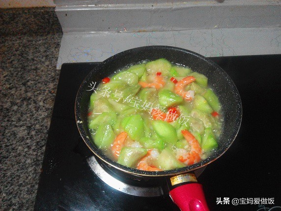 丝瓜荷包蛋烩虾仁,家常菜丝瓜炒虾仁色香味俱全