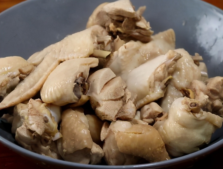 虫草花怎样跟鸡煲汤最好吃,鸡肉新鲜虫草花煲汤做法