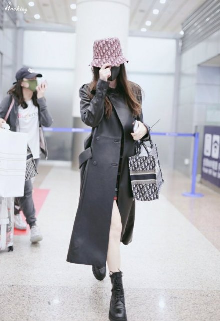 好妈妈人设？baby赶早机回国，透露“要送孩子上学”被吐槽假