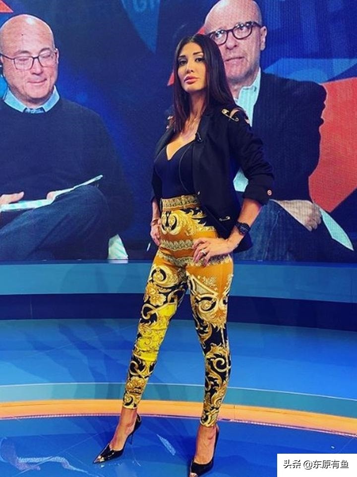 又惹事了，巴黎圣日耳曼前锋的妻子旺达Ins误传女嘉宾上半身裸照