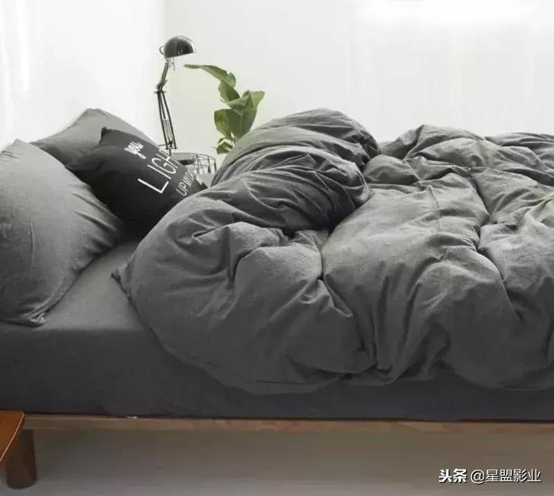 “你不换床单就是想让我死”:那些被父母逼疯的90后