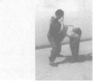 警用防暴棍对战短刀,警用棍式防暴器