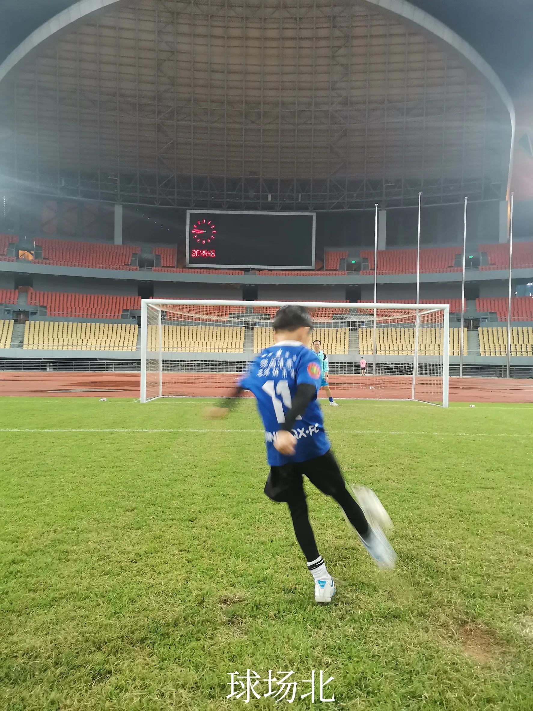 广西体育中心1号足球训练场,南宁足球体育训练基地