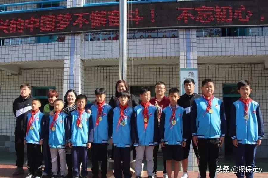 驰骋足球赛场,新市场小学春季足球联赛