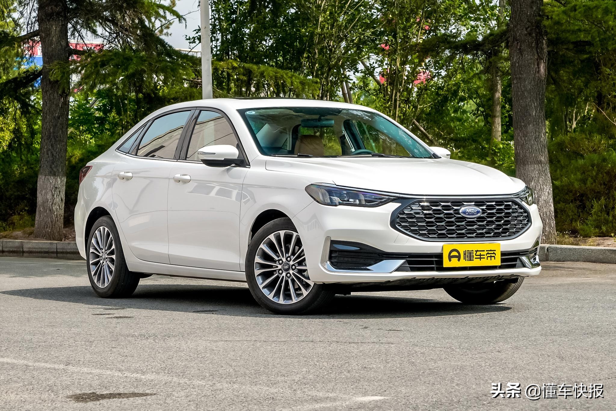 15款朗逸1.6二手车对比2017款福睿斯,福特福睿斯和大众朗逸谁的价格高