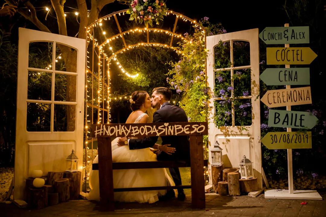 100寮犳渶鏂拌幏濂栧绀肩収,33涓幏濂栫殑濠氱ぜ鐓х墖瀹屽叏鍚稿紩鐪肩悆